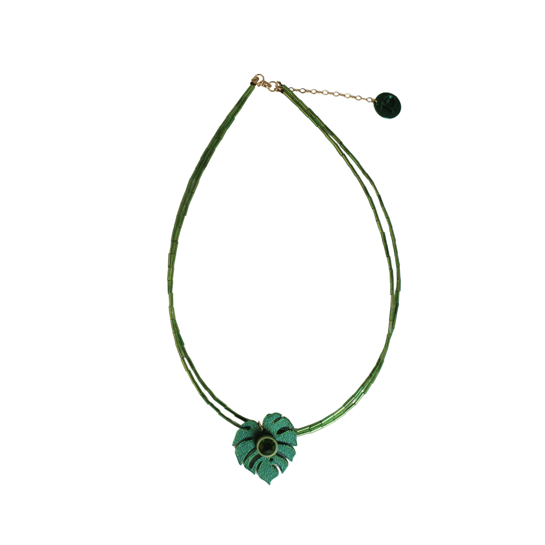 Collar de canutillos con dije Monstera