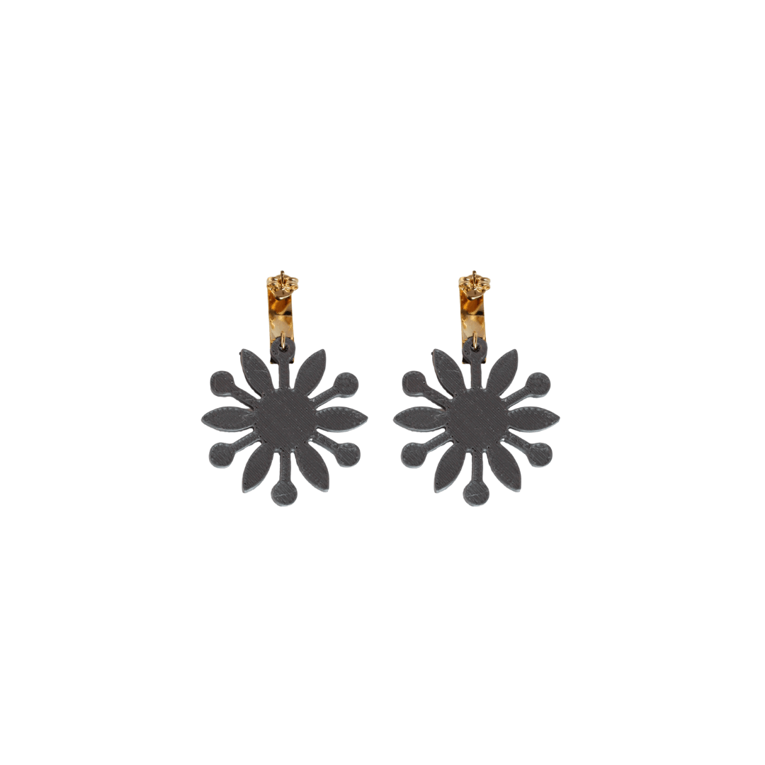 Aretes 3D Flor y Baño de Oro 24k