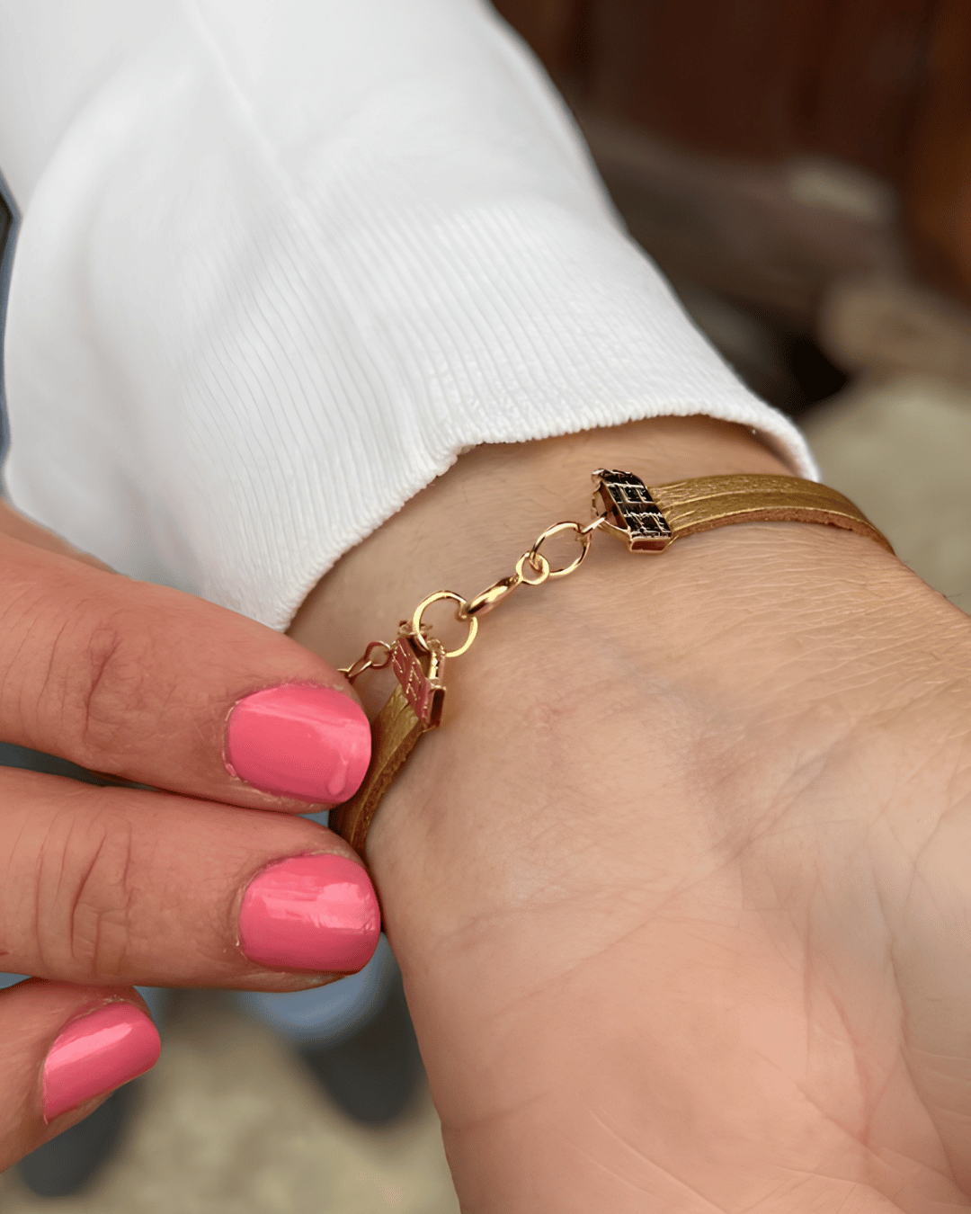 Pulsera Cuero y Baño en Oro 24K