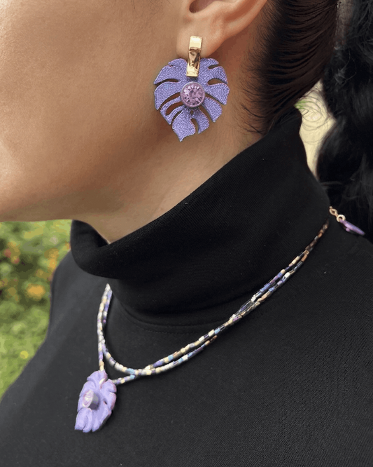 Collar de canutillos con dije Monstera
