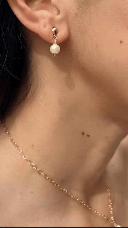 Conjunto Aretes y Cadena Perla Vidrio