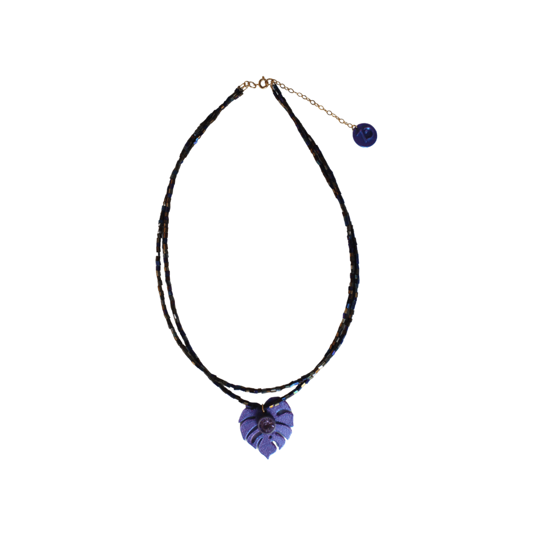 Collar de canutillos con dije Monstera