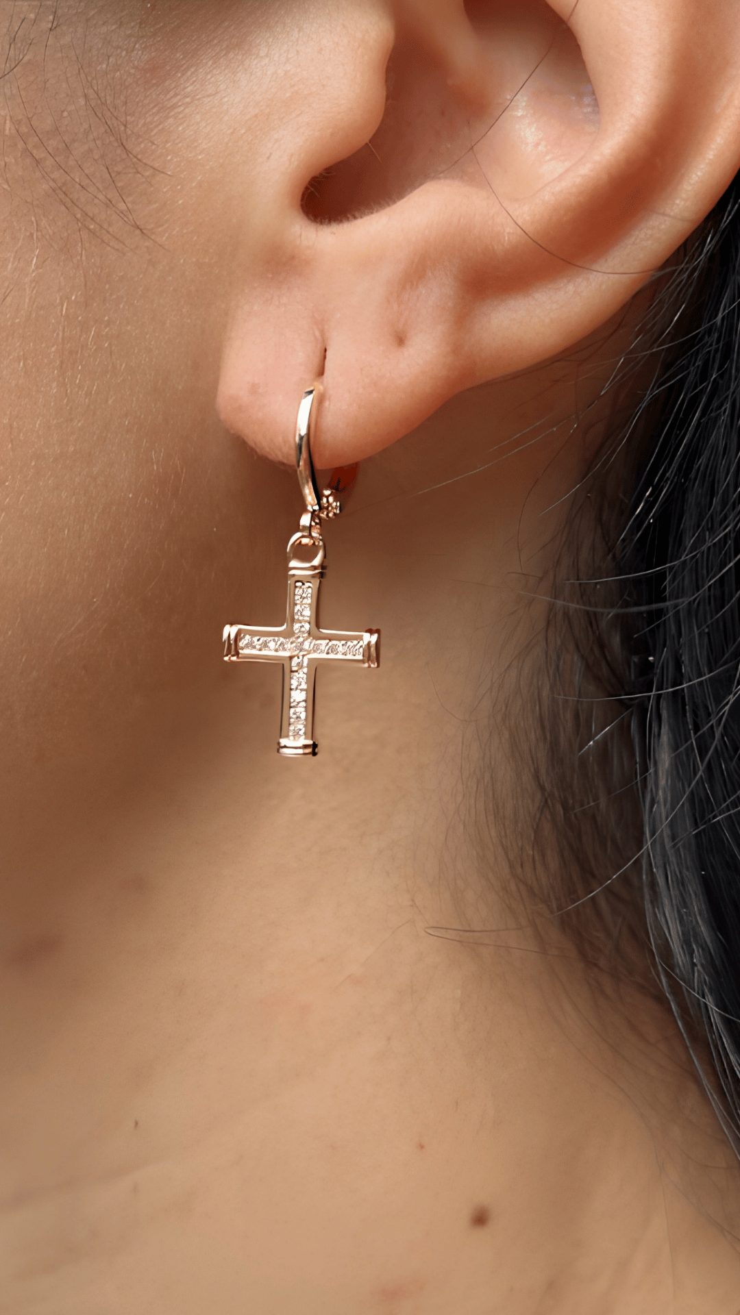 Conjunto Aretes y Cadena Cruz Baño Rodinado