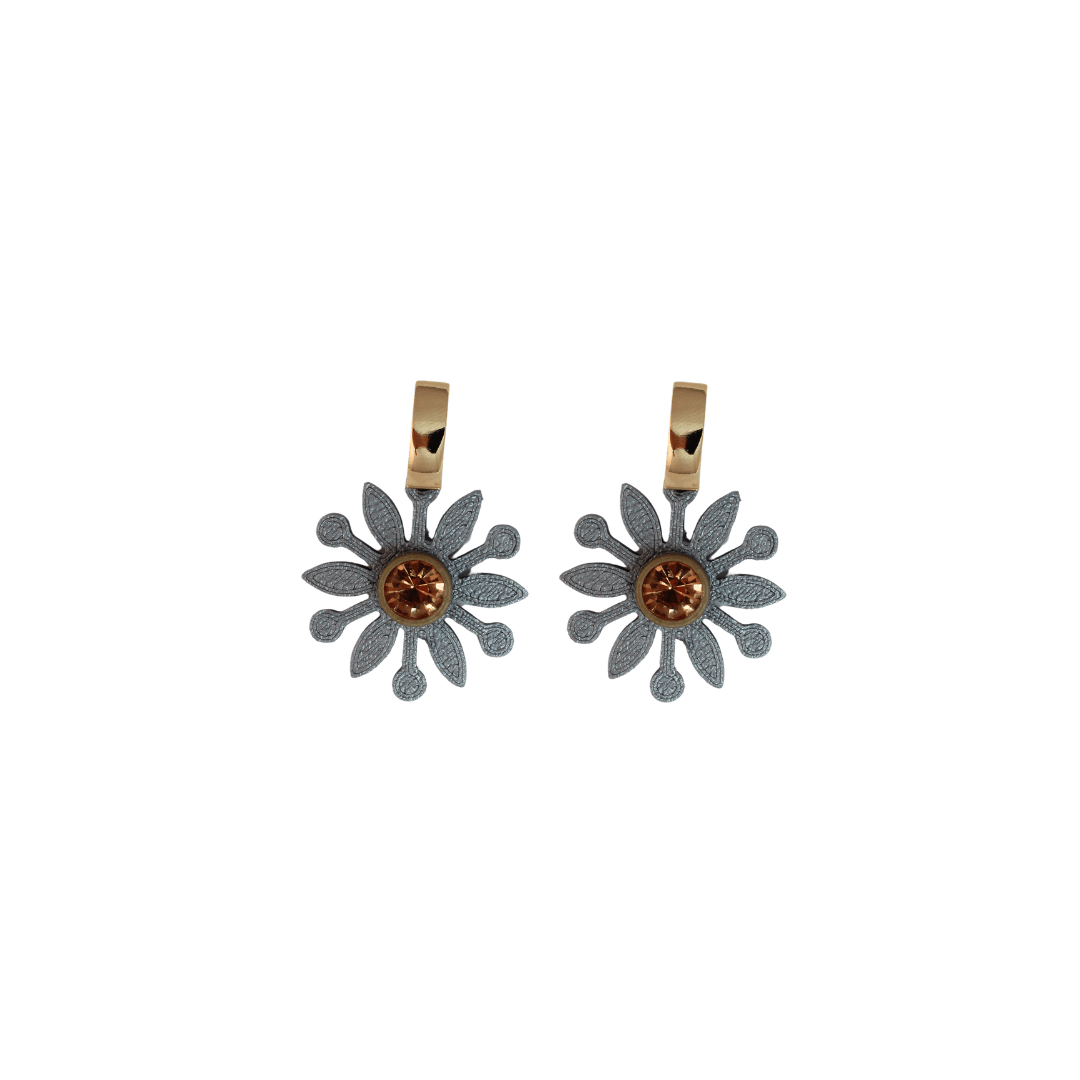 Aretes 3D Flor y Baño de Oro 24k