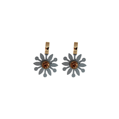 Aretes 3D Flor y Baño de Oro 24k