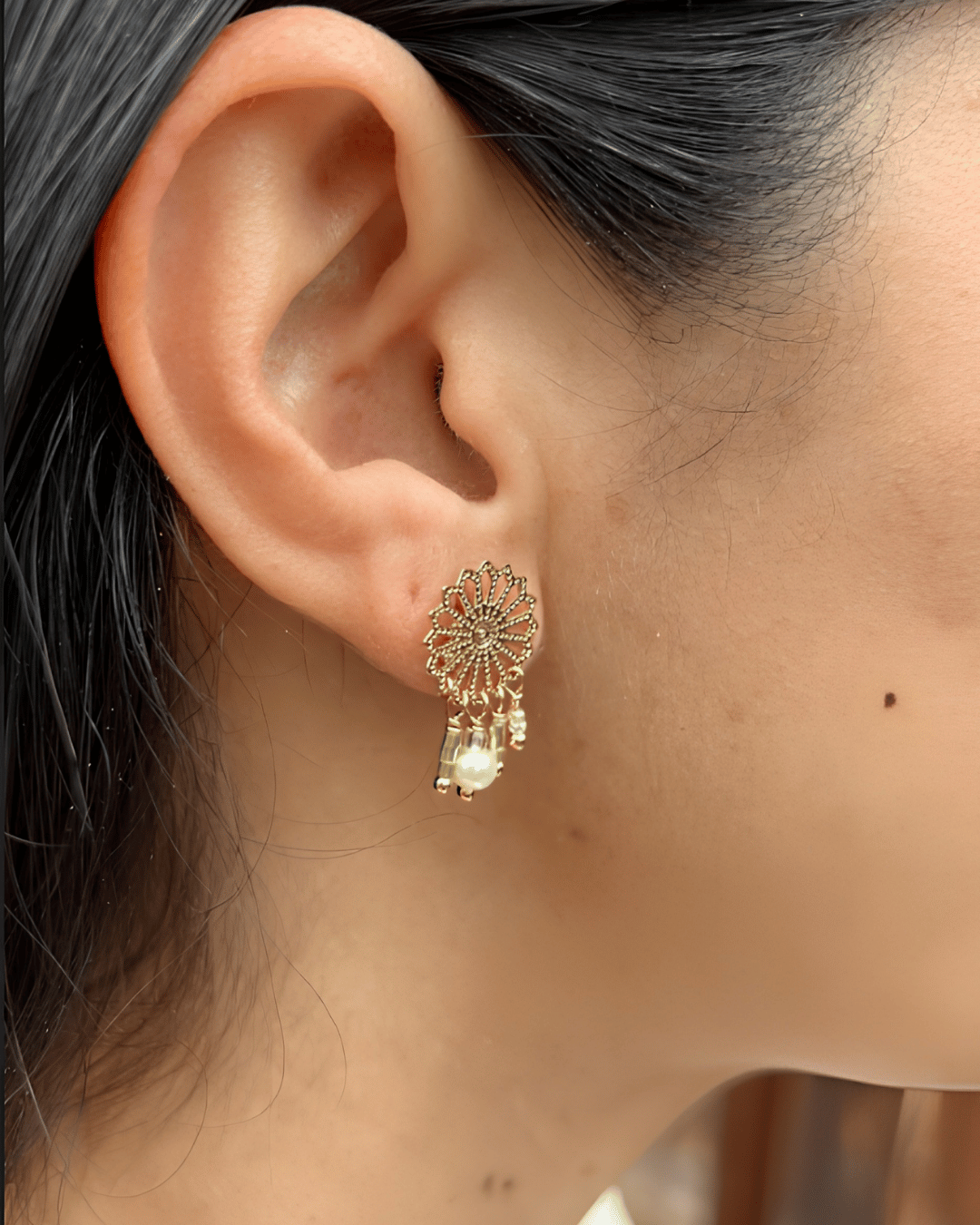 Arete Flor Baño en Oro 24k