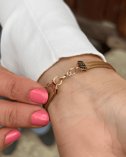 Pulsera Cuero y Baño en Oro 24K