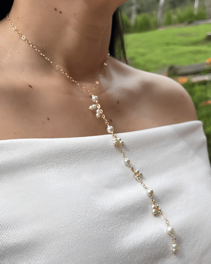 Conjunto Aretes y Cadena Perla Vidrio