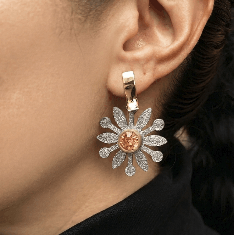 Aretes 3D Flor y Baño de Oro 24k