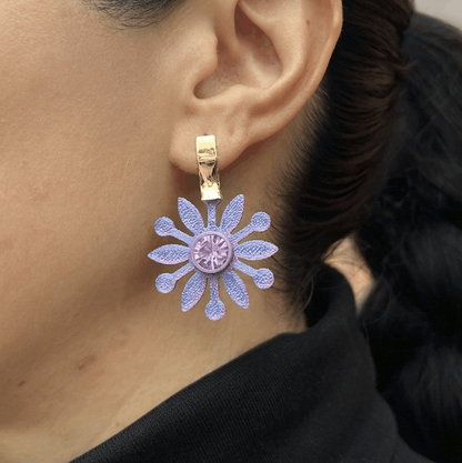 Aretes 3D Flor y Baño de Oro 24k