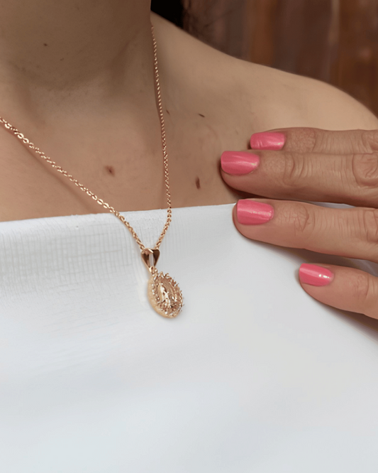 Conjunto Aretes y Cadena Virgen